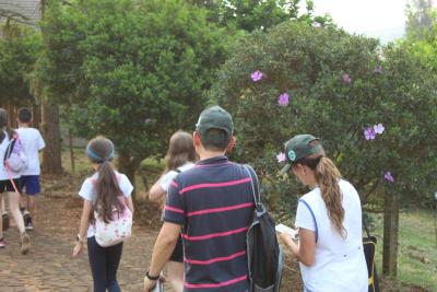 Projeto "Vivenciando a Prática" leva alunos ao dia a dia de uma propriedade rural em Rio Bonito do Iguaçu