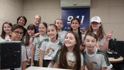 Alunos do 5º ano da Escola Anjo da Guarda Visitaram a Campo Aberto FM