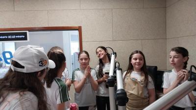 Alunos do 5º ano da Escola Anjo da Guarda Visitaram a Campo Aberto FM