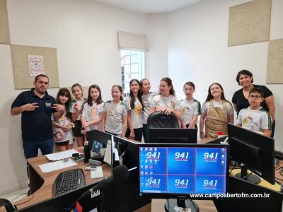 Alunos do 5º ano da Escola Anjo da Guarda Visitaram a Campo Aberto FM