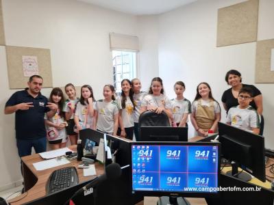 Alunos do 5º ano da Escola Anjo da Guarda Visitaram a Campo Aberto FM