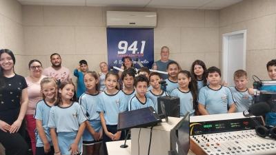 Alunos da Escola Chico Mendes Apresentam Projeto Sobre a Natureza na Campo Aberto FM