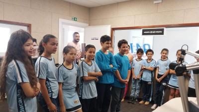 Alunos da Escola Chico Mendes Apresentam Projeto Sobre a Natureza na Campo Aberto FM