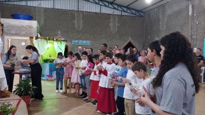 Caravana Evangelizar da Campo Aberto FM participou da Missa Solene de Frei Galvão