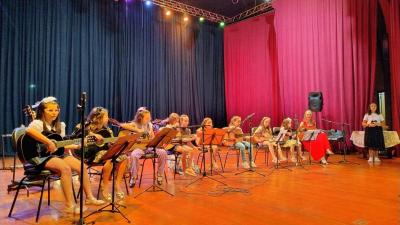 Recital Dó Ré Miranda de Laranjeiras do Sul Encanta Público no Cine Teatro Iguassu