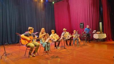 Recital Dó Ré Miranda de Laranjeiras do Sul Encanta Público no Cine Teatro Iguassu