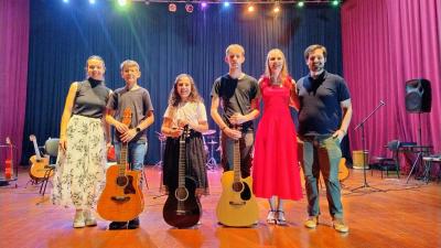 Recital Dó Ré Miranda de Laranjeiras do Sul Encanta Público no Cine Teatro Iguassu