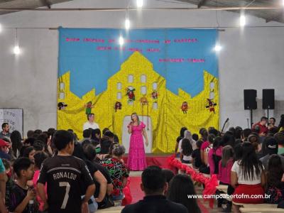 Escola José Bonifácio promoveu "Noite Cultural" com "Seção de Autógrafos" dos pequenos escritores