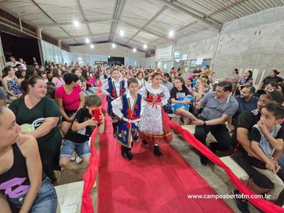 Escola José Bonifácio promoveu "Noite Cultural" com "Seção de Autógrafos" dos pequenos escritores