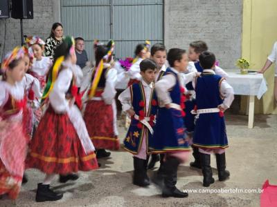 Escola José Bonifácio promoveu "Noite Cultural" com "Seção de Autógrafos" dos pequenos escritores