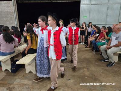 Escola José Bonifácio promoveu "Noite Cultural" com "Seção de Autógrafos" dos pequenos escritores