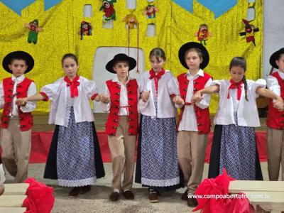 Escola José Bonifácio promoveu "Noite Cultural" com "Seção de Autógrafos" dos pequenos escritores