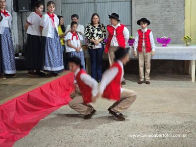 Escola José Bonifácio promoveu "Noite Cultural" com "Seção de Autógrafos" dos pequenos escritores