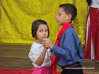 Escola José Bonifácio promoveu "Noite Cultural" com "Seção de Autógrafos" dos pequenos escritores