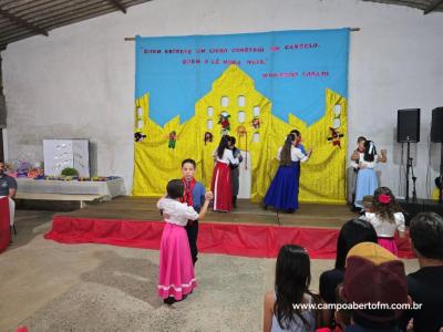 Escola José Bonifácio promoveu "Noite Cultural" com "Seção de Autógrafos" dos pequenos escritores