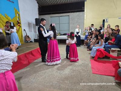 Escola José Bonifácio promoveu "Noite Cultural" com "Seção de Autógrafos" dos pequenos escritores