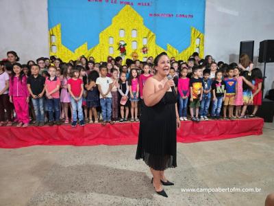 Escola José Bonifácio promoveu "Noite Cultural" com "Seção de Autógrafos" dos pequenos escritores