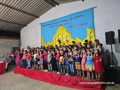 Escola José Bonifácio promoveu "Noite Cultural" com "Seção de Autógrafos" dos pequenos escritores