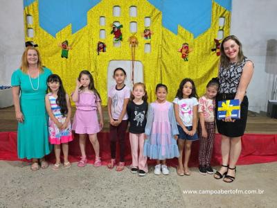 Escola José Bonifácio promoveu "Noite Cultural" com "Seção de Autógrafos" dos pequenos escritores