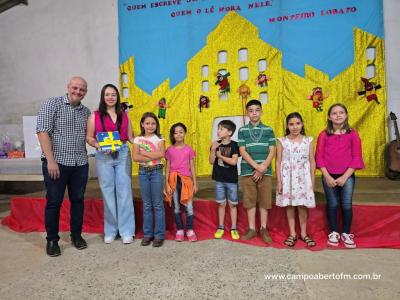 Escola José Bonifácio promoveu "Noite Cultural" com "Seção de Autógrafos" dos pequenos escritores