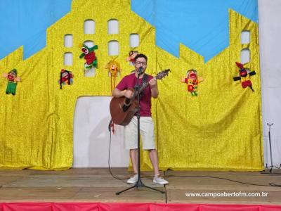 Escola José Bonifácio promoveu "Noite Cultural" com "Seção de Autógrafos" dos pequenos escritores