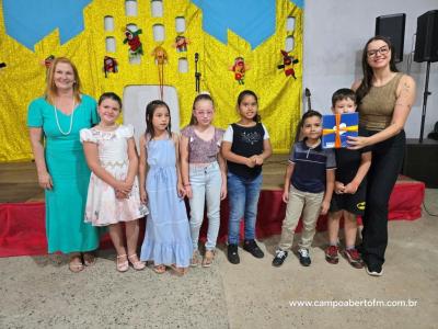 Escola José Bonifácio promoveu "Noite Cultural" com "Seção de Autógrafos" dos pequenos escritores