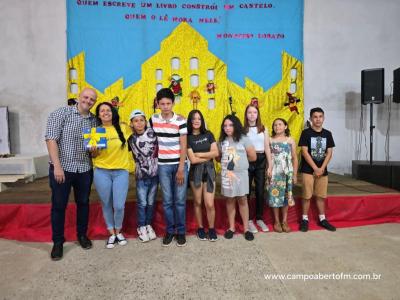 Escola José Bonifácio promoveu "Noite Cultural" com "Seção de Autógrafos" dos pequenos escritores