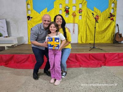 Escola José Bonifácio promoveu "Noite Cultural" com "Seção de Autógrafos" dos pequenos escritores