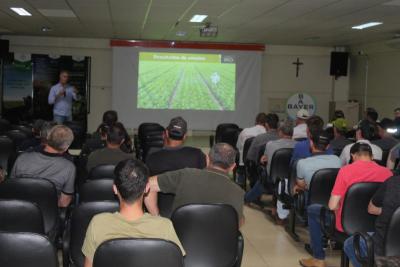 Coprossel e Bayer promovem treinamento técnico com foco em novas tecnologias agrícolas