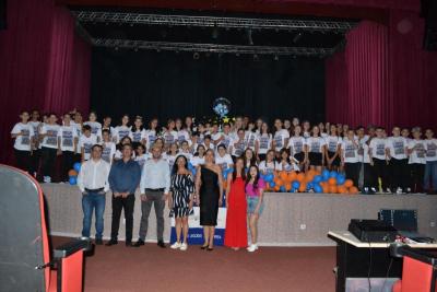 Escola Dr. Leocádio José Correia realiza formatura dos quintos anos com emocionante homenagem