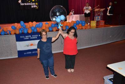 Escola Dr. Leocádio José Correia realiza formatura dos quintos anos com emocionante homenagem