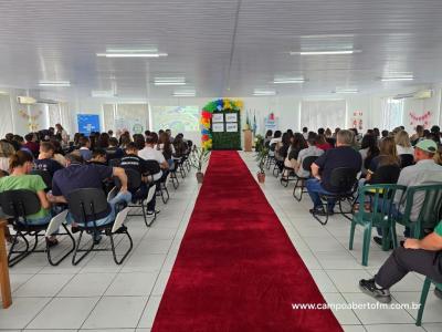 NRE realizou evento com entrega de premios, encontro de estudantes e recepção das diretoras do Ganhando o Mundo