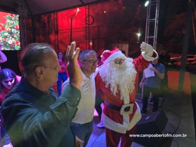 Chegada do Papai Noel no lago municipal marca a abertura do Natal 2024 em Nova laranjeiras