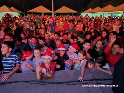 Chegada do Papai Noel no lago municipal marca a abertura do Natal 2024 em Nova laranjeiras