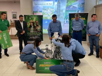 Sicredi Grandes Lagos realiza 1Â° sorteio da campanha Sorte Premiada