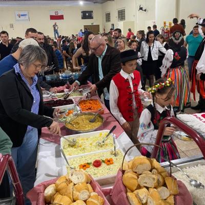Virmond: Jantar do Pirogue recebe centenas de visitantes