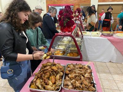 Virmond: Jantar do Pirogue recebe centenas de visitantes