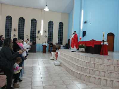 Bairro Cristo Rei celebra Pentecostes com missa especial e consagração dos dizimistas