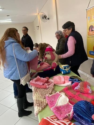 LS: Igreja Metodista entrega mais de 600 peças de tricô para entidades