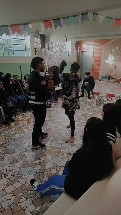 Projeto Lutas em Cenas é apresentado aos alunos do Colégio Floriano Peixoto de Laranjeiras do Sul 