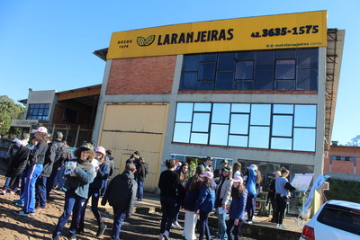 Projeto leva alunos para vivenciar a rotina de uma indústria de erva-mate em Laranjeiras do Sul – PR