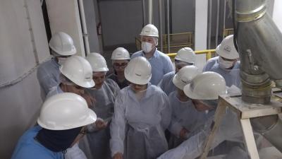 Colaboradores da Cresol Vale das Águas conhecem processo de industrialização do Moinho da Coprossel