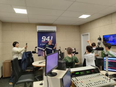 lS: Alunos da Escola Anjo da Guarda visitam a Campo Aberto FM