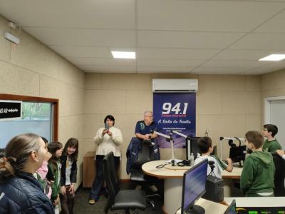 lS: Alunos da Escola Anjo da Guarda visitam a Campo Aberto FM
