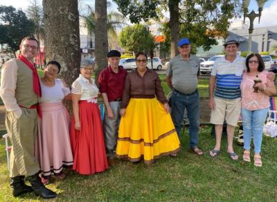 LS: Mateada reúne famílias na praça