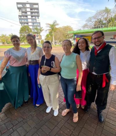 LS: Mateada reúne famílias na praça