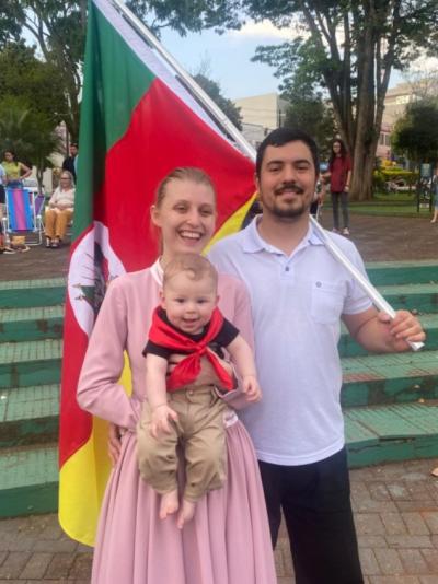 LS: Mateada reúne famílias na praça