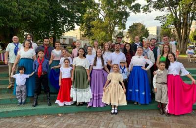 LS: Mateada reúne famílias na praça