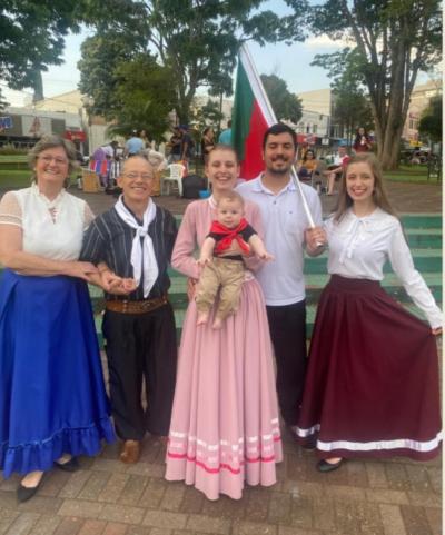 LS: Mateada reúne famílias na praça