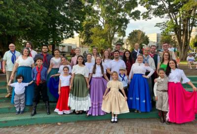 LS: Mateada reúne famílias na praça